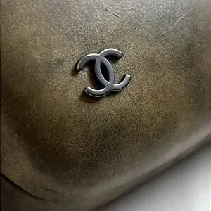 Leather Chanel Large Sunglass Case in Pewter , Beautiful CHANEL | Accessories | Leather Chanel Large Sunglass Case In  main image 3
